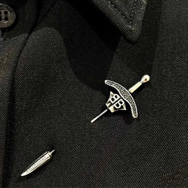 

other designer 23ss paris double personality fashion bracelet ins net red collar sword brooch f996, Golden;silver