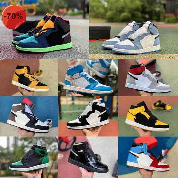 

1 jumpman 1s high sports basketball shoes mens women dark mocha pine green fearless og bio hack white ow light smoke grey hyper royal obsidi