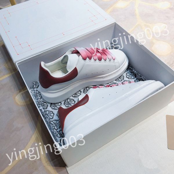 

2023 new luxury casual shoes vintage luxury leather thick sole matching color comfortable sneakers for men and women hl210210, Black