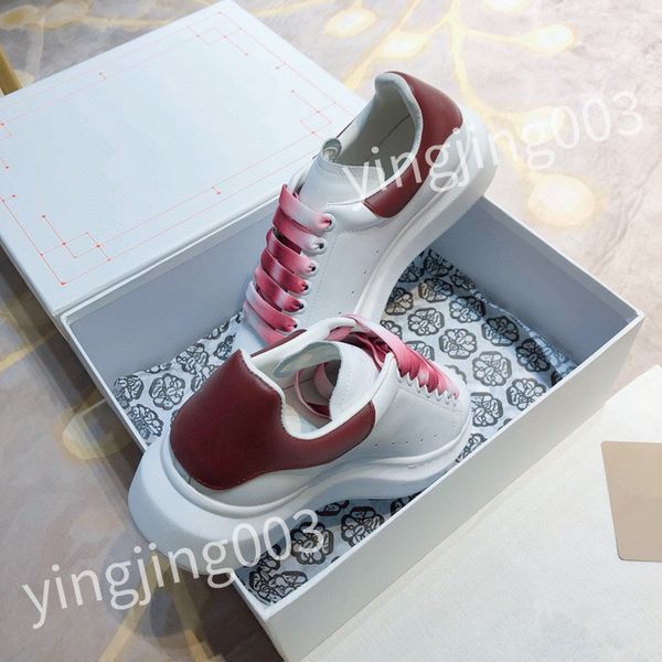 

new luxury casual shoes vintage luxury leather thick sole matching color comfortable sneakers for men and women hl210210, Black