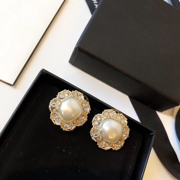 

french style pearl earrings for female minority design high grade earrings 2023 new fashion style unique silver needle earrings, Golden;silver