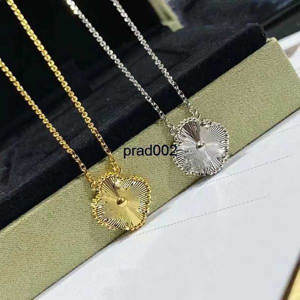 

2023 luxury van clover designer bracelet pearl 4 leaf 18k gold laser brand bangle charm bracelets necklace earrings diamond wedding a, Golden;silver