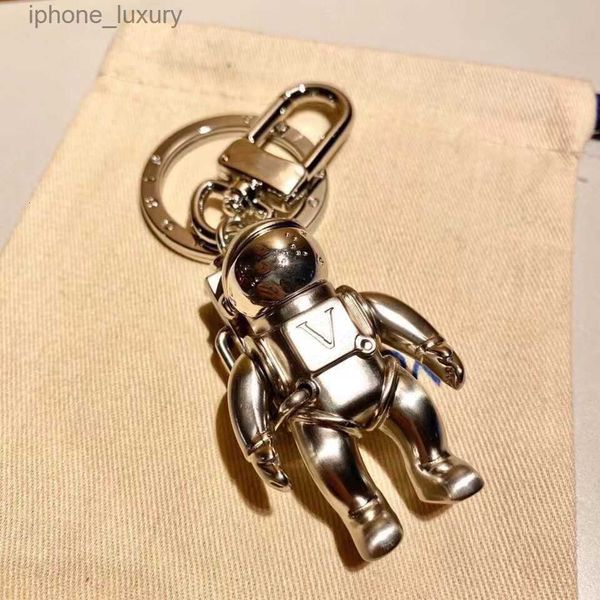 

luxurys designers keychain car key chain solid color monogrammed keychains fashion leisure astronaut men women bag pendant accessories with, Slivery;golden