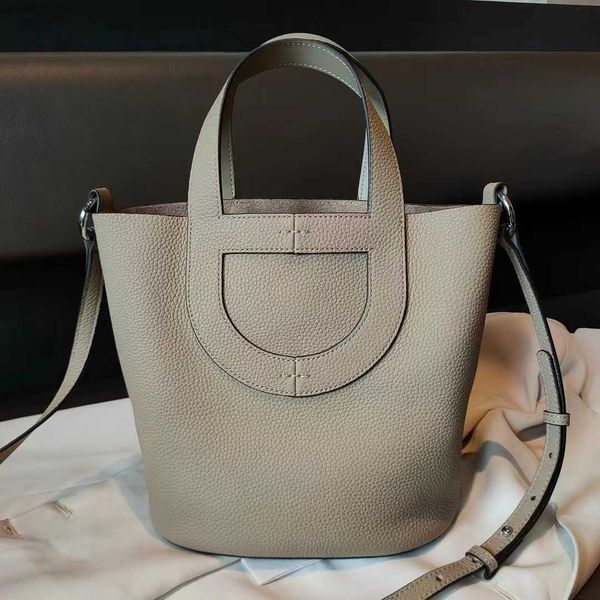 

designer luxury cowhide pig nose vegetable basket women's contrast color bucket classic versatile one shoulder oblique cross commuter b