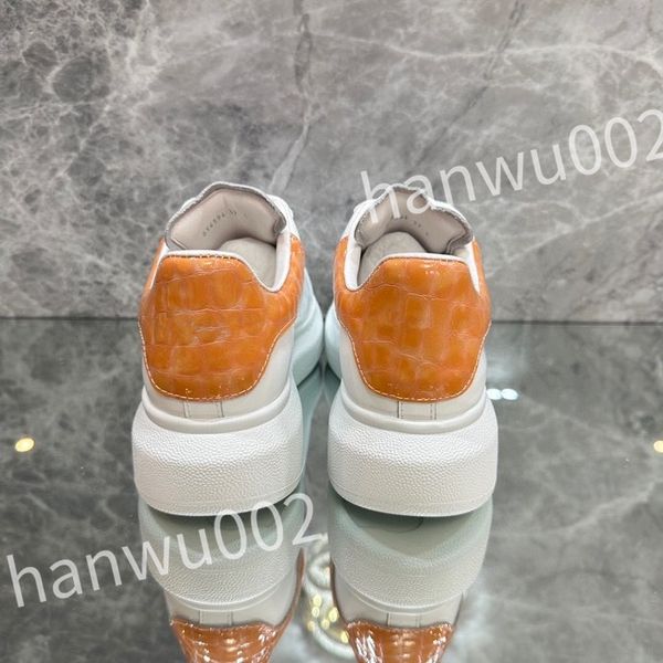 

2023 new luxury designer shoes trendy sneakers punk low men women genuine leather flat print white black chaussures sport skateboarding casu
