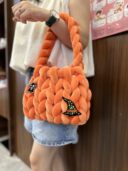 

Factory wholesale ladies shoulder bag 5 colors sweet and lovely hand-woven handbag winter popular thick wool crocheted Christmas gift package 2218#