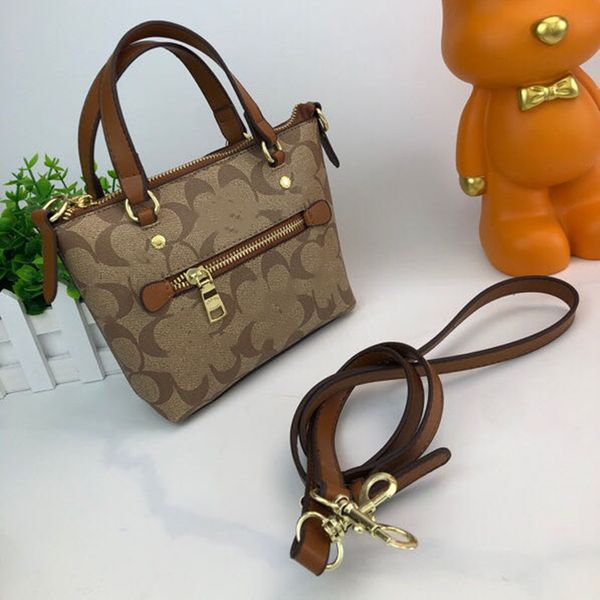 

brand c's women's day packs 23ss dumpling bags grils handbag smiley face bag fashion messenger bag shoulder bag