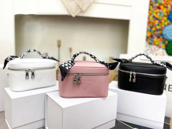 

23ss designer bag fashion daily storage for business travel makeup bag large capacity portable makeup bag