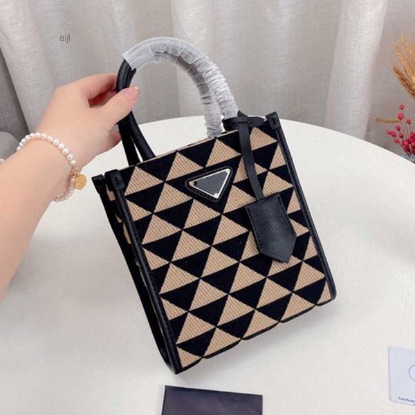

quality luxury famous brand small ladies bag designer women canvas handbag purse