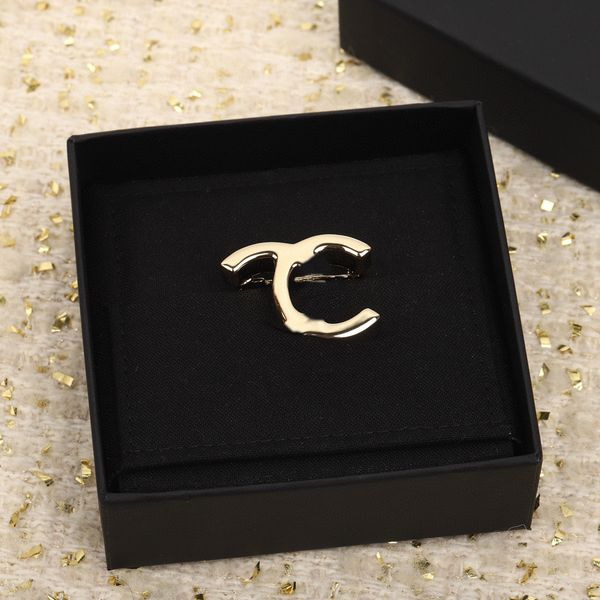 

2023 luxury quality charm brooch in 18k gold plated have box stamp simple design ps7781a, Golden