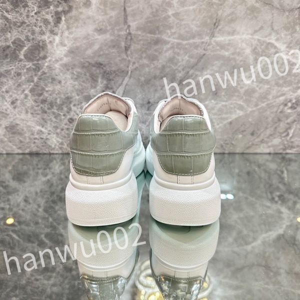 

2023 new luxury designer shoes trendy sneakers punk low men women genuine leather flat print white black chaussures sport skateboarding casu