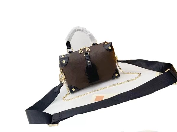 

luxurys designers bags petite malle souple women tote bag full leather embossed tag round box bag black handbags emboss purses bolsa wallets, Black;red
