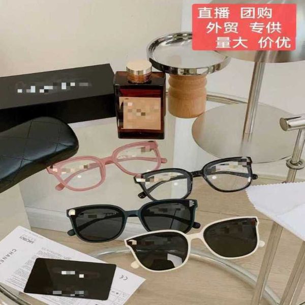 

fashion type small fragrant glasses are popular with trend taking pictures of big face on the ins street to show thin korean version, White;black
