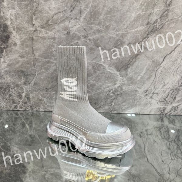 

2023 new designer men casual shoes boots womens graffiti sneakers luxurys designers trainers flats platform white black leather