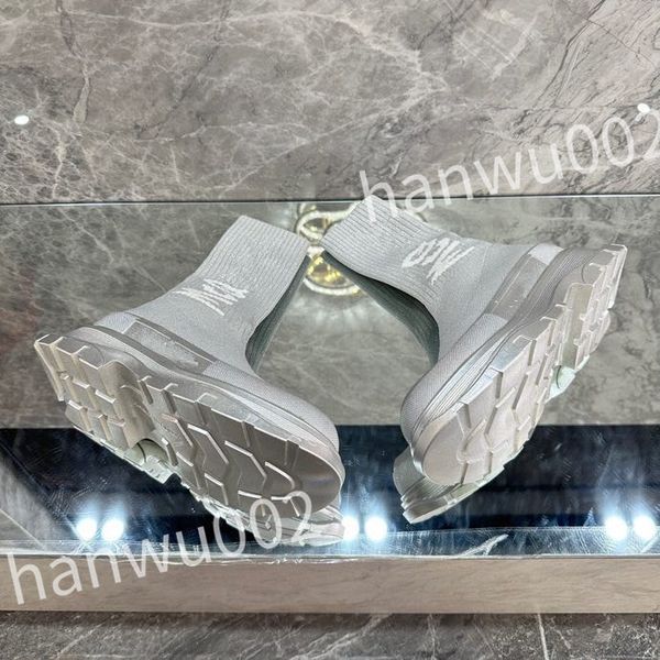 

2023 new r men casual shoes boots womens graffiti sneakers luxurys designers trainers flats platform white black leather