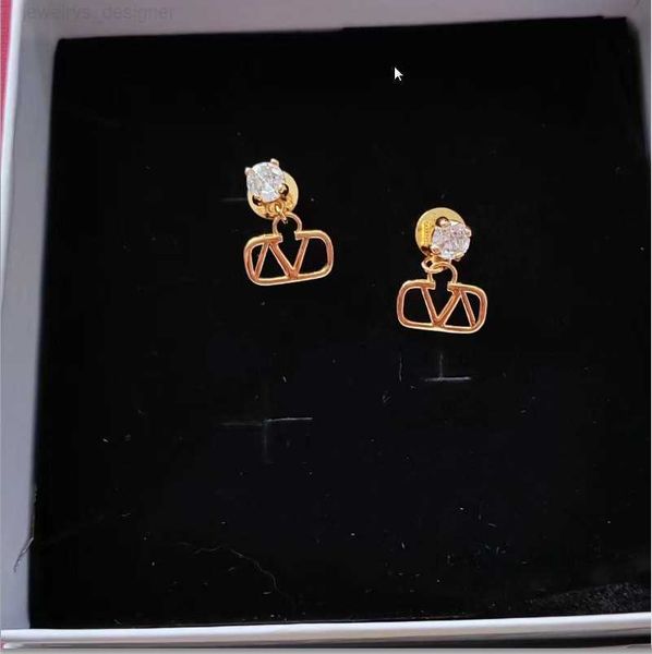 

designer earring designer earring letter v stud earing luxury women fashion hoop jewelry metal earring sdgsdgd, Golden;silver