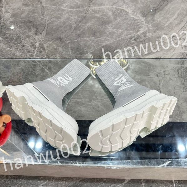 

2023 new designer men casual shoes boots womens graffiti sneakers luxurys designers trainers flats platform white black leather