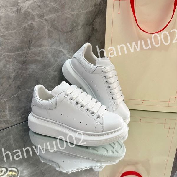 

2023 luxury casual shoes women travel leather lace-up fashion lady flat designer running trainers letters woman shoe platform men gym sneake, Black