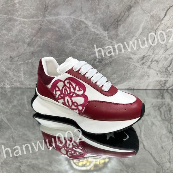 

2023 new luxury designer calfskin casual shoes reflective sneakers vintage leather fashion shoes leisure shoe platform lace-up women mens sn, Black