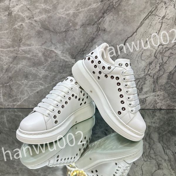 

2023 new men casual shoes boots womens graffiti sneakers luxurys designers trainers flats platform white black leather