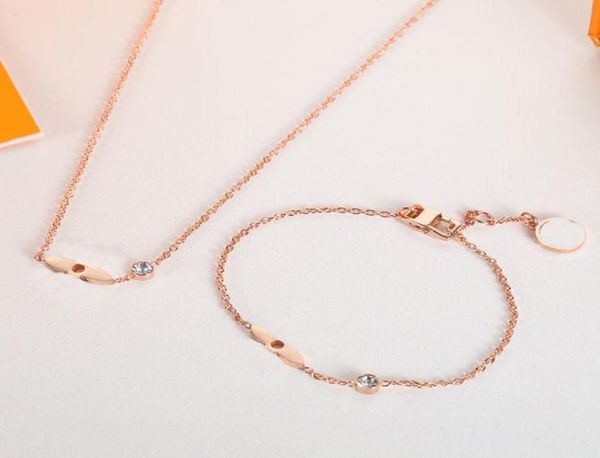 

luxury pendant necklace flower bracelet fashion for man woman rose gold necklaces bangles highly quality women party wedding lover5886907, Golden;silver