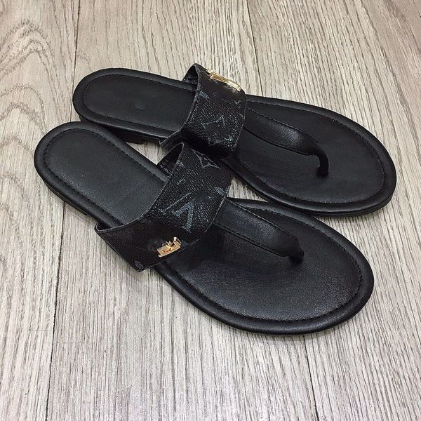 

2023 women designer sandals hollow pattern flats low heel slippers fashion luxury slippers rubber summer flip flops outdoor beach shoes, Black