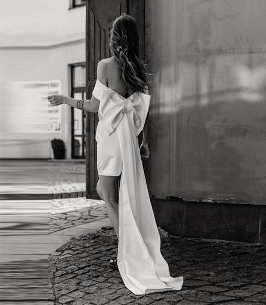 

2021 simple short sheath wedding dresses with big bow back off shoulder white ivory satin bridal gowns outdoor graden beach b7630066