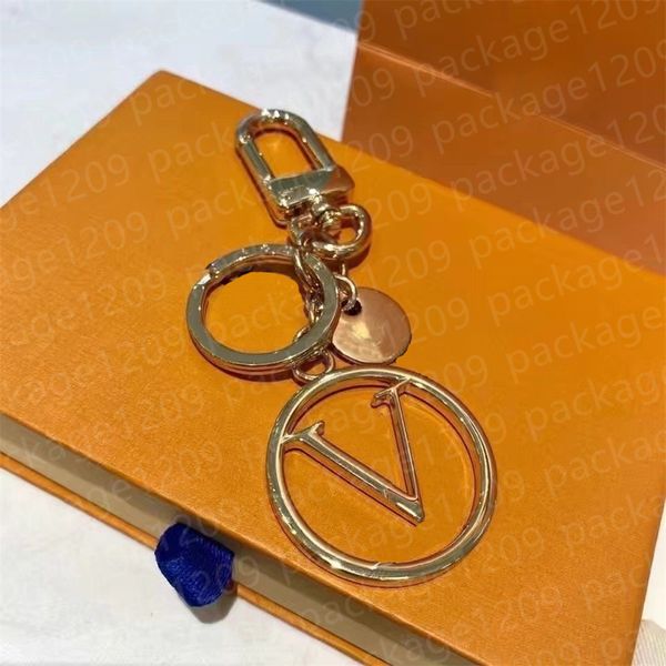 

2023 fashion brand keychain letter luxurys designers keychains metal car leisure keychain womens bag purse charm pendant auto parts exquisit, Silver