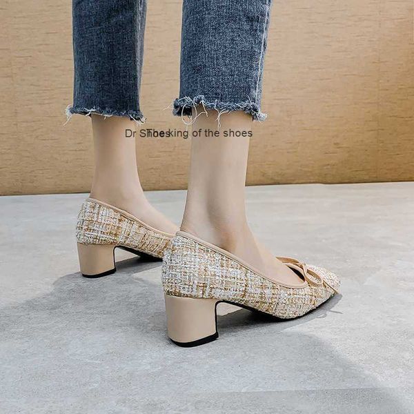 

one foot thick heel shoes women's middle heel low heel small fragrant wind shallow mouth high heel shoes fairy style versatile temperam, Black