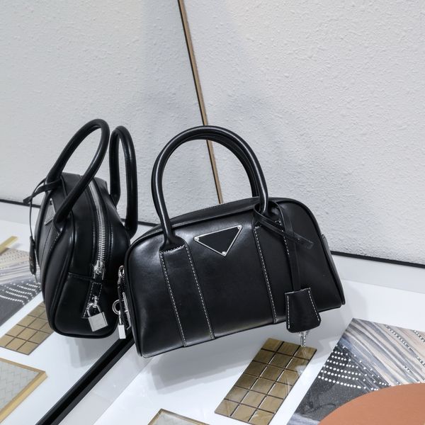 

Designer Bag Fashion handbag Tote Luxury Triangle Label Premium Medieval Boston Tote Super stylish shoulder bag pure black underarm bag