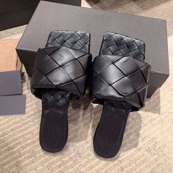 

hdybv 2021 new diamond lattice woven face square head one-way sandals for women to wear summer leather flat sandals, Black