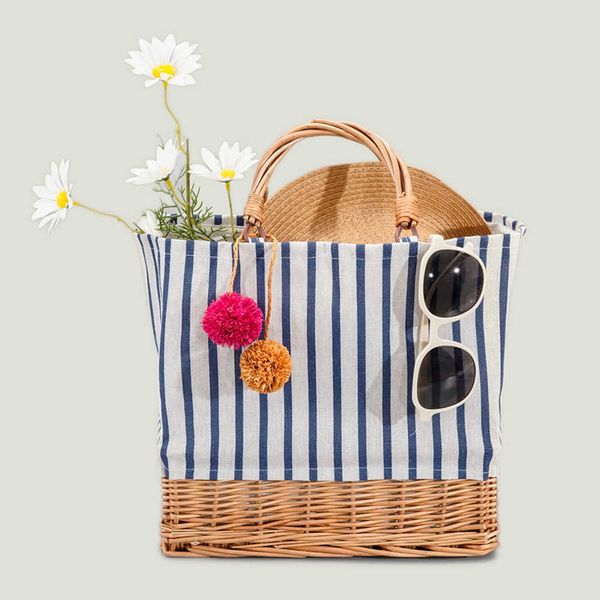 

spring and summer new striped woven handbag large capacity beach bag commuting handmade bucket bag minority women's bag 230406