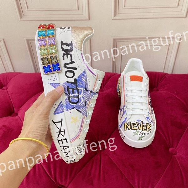 

2023 new luxury calfskin man sneakers shoes white black leather trainers famous comfort outdoor trainers men's casual walking