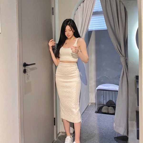 

fd womens knitted feni two piece dress full letters relief knitting vest and half dresses sets women designer hip wrap fashion slim fit rawp, White