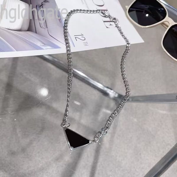 

couple style gift necklaces designer laides neck wear triangles trend cuban chains solid color classic designer jewelry pendants luxury neck, Silver