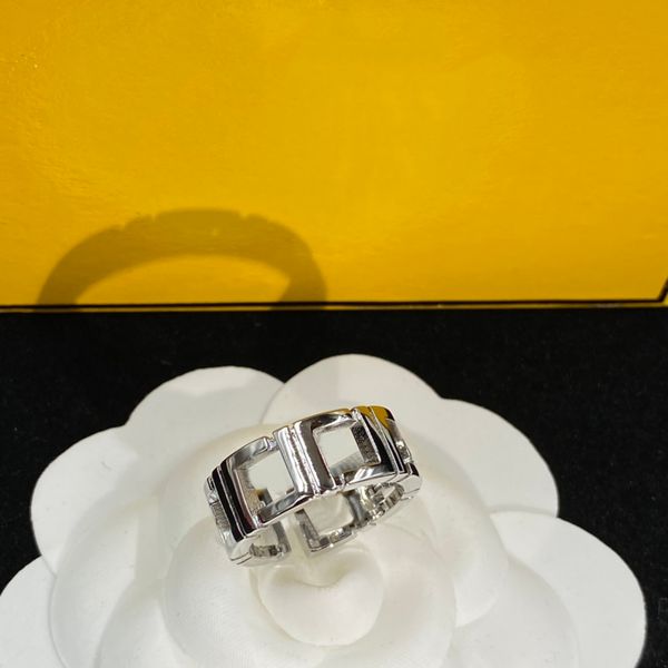 

2023 luxurys designer new wide square pattern letter sterling silver ring hip hop punk couple ring