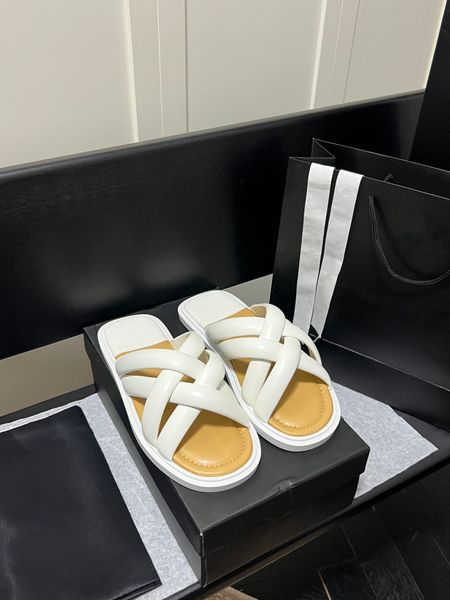 

2023 designer women's slippers product summer classic versatile slippers bread slippers fashion people love simple luxury style gift bo, Black