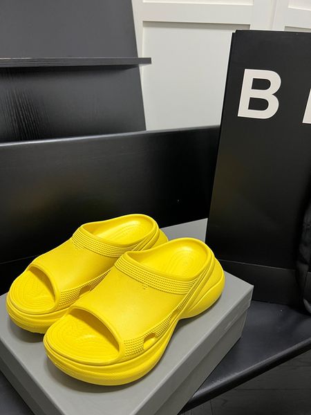 

beach slippers classic flat heel summer lazy designer metal cartoon big head flops leather lady slides women shoes l bath ladies sandals lar, Black