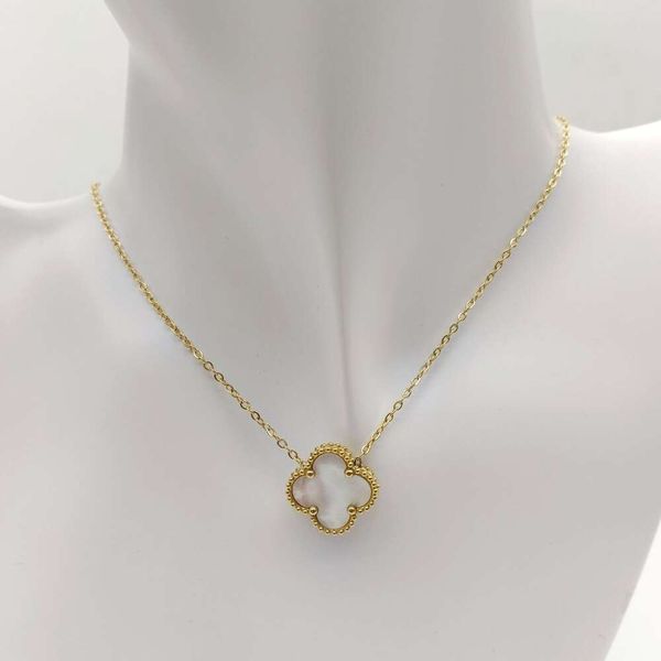 

Classic designer jewelry Four-leaf Clover Necklace jewelrys Golden Four Leaf Grass Necklaces Light Luxury Collar Chain Neckchain Lucky Grass Necklace Van Clee