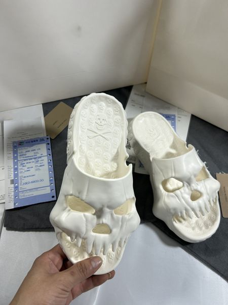 

sandal famous designer sandals womensandal luxury sandal black and white skeleton sandal slippers rubber slippers fashion beach shoes 36-45