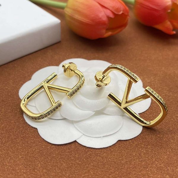 

Classic Designer Earrings Jewelry Letter V Valentinolies jewelry V-buckle Letter Unique Earring New Fashion Luxury Small Design High Sense Temperament Earrings