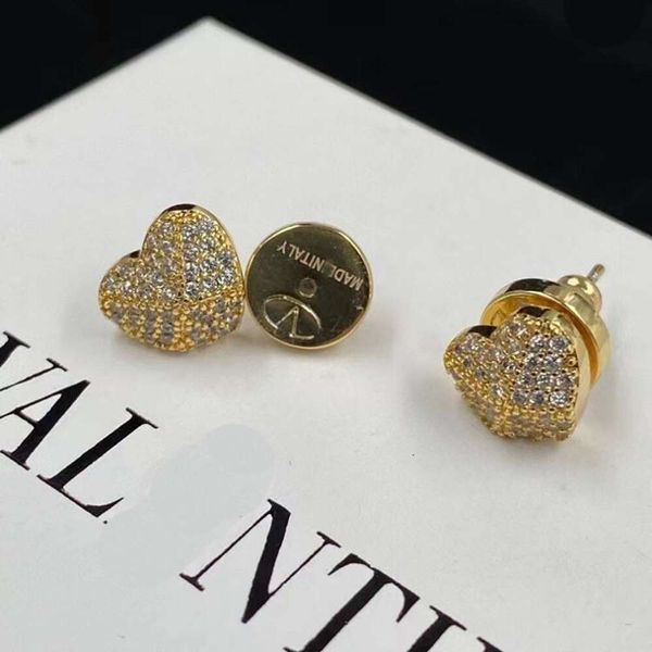 

Classic Designer Earrings Jewelry Letter V Valentinolies jewelry heart-shaped diamond plated 18K gold earrings niche design 925 silver needle earring female