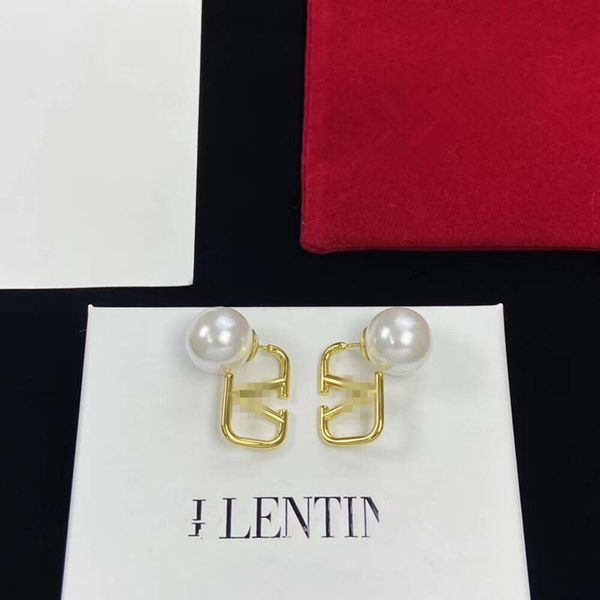 

Classic designer earrings jewelry letter V Valentinolies New V Letter Pearl 925 Silver Needle Earstuds Women's Fashion Versatile Earrings Christmas gift jewelry