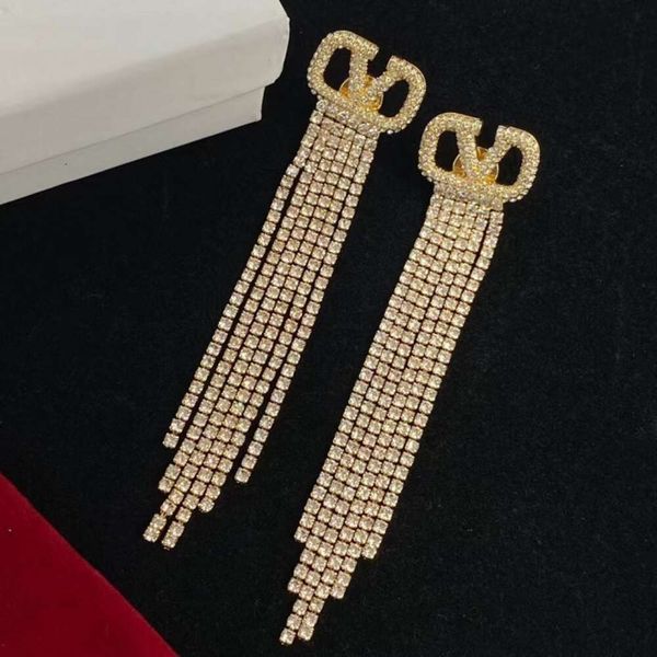 

Classic Designer Earrings Jewelry Letter V Valentinolies jewelry V Letter Rhinestone Tassel Earring with Versatile Style and Brass Material Earrings for Women