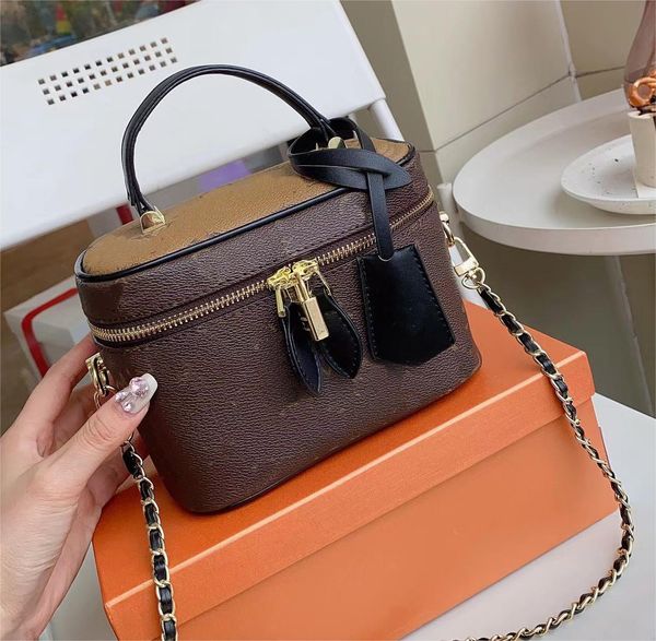 

2023 women's large-capacity luxury makeup bag portable cosmetic pouch retro handbag multifunction travel handbags