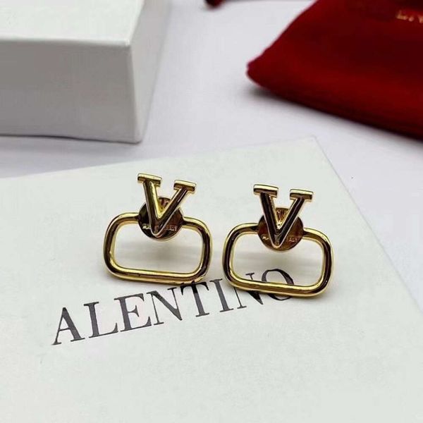 

Classic designer earrings jewelry letter V Valentinolies V-letter Fashion Versatile Earrings Brass Material Earring Small Design Premium jewelry Christmas gift
