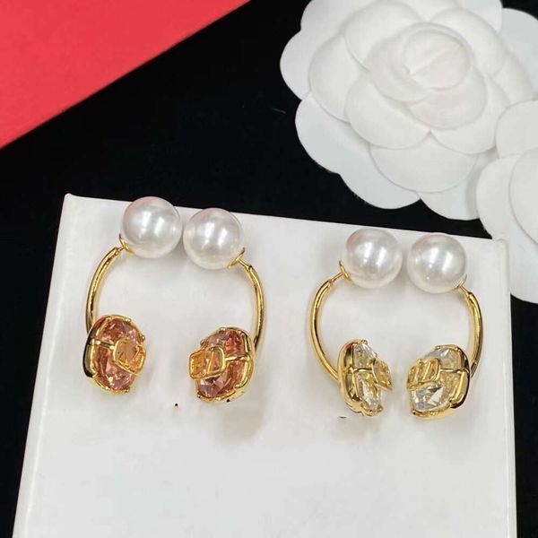 

Classic designer earrings jewelry letter V Valentinolies New Pink Diamond Pearl Earrings Female Brass Material French Light Luxury Versatile Earring high quality