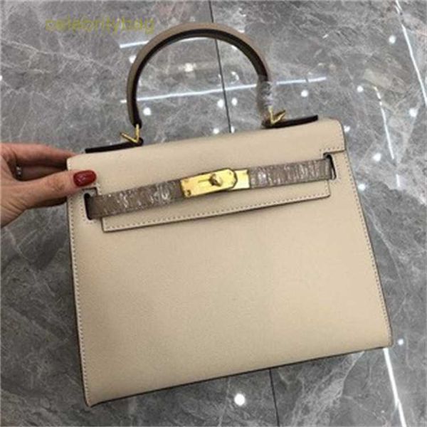 

designer kelyss handbags hemrres 2023 new fashion commuter women's bag handheld shoulder cowhide palm pattern color contrast has logo v