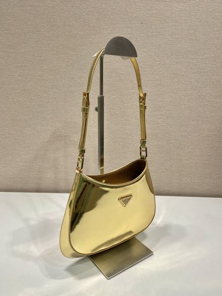 

the new underarm bag is made of imported glossy cowhide and comes with 2 interchangeable leather shoulder straps