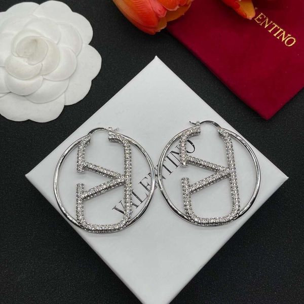 

Classic Designer Earrings Jewelry Letter V Valentinolies jewelry high edition Earrings Light Luxury High Grade Horseshoe Buckle earrings Simple Style earring